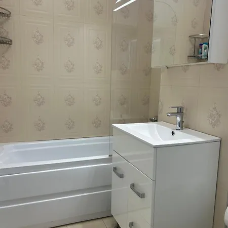 Elegant With Views - Prime Location - 02 Бухарест