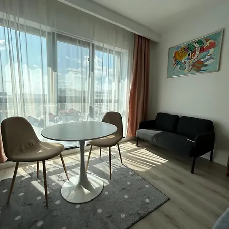 Elegant With Views - Prime Location - 02 Бухарест