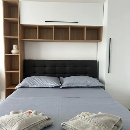 Elegant With Views - Prime Location - 02 *