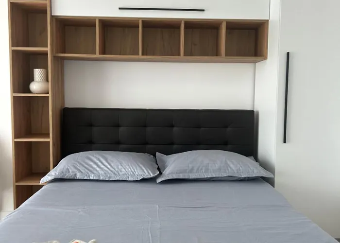 Elegant With Views - Prime Location - 02 *