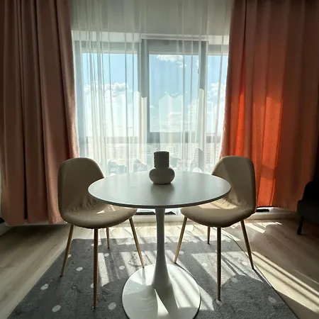 Elegant With Views - Prime Location - 02